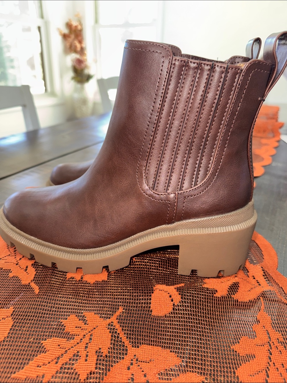 Women's Brown Chelsea Platform Boot, size 7 (Target)